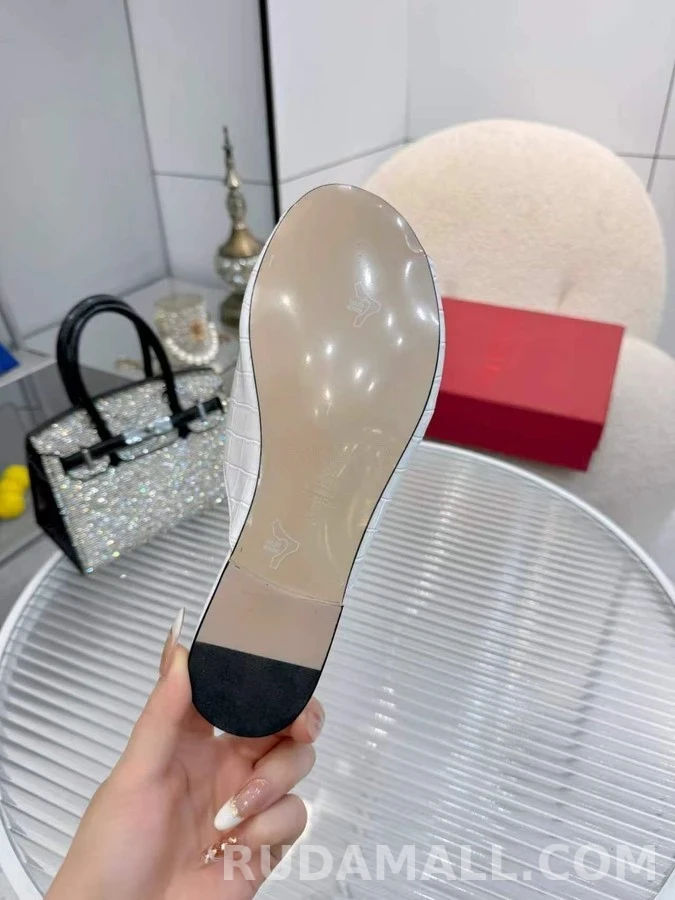 발렌티노 발렌티노 크록 엠보싱 메탈 로고 뮬 샌들 상세 이미지