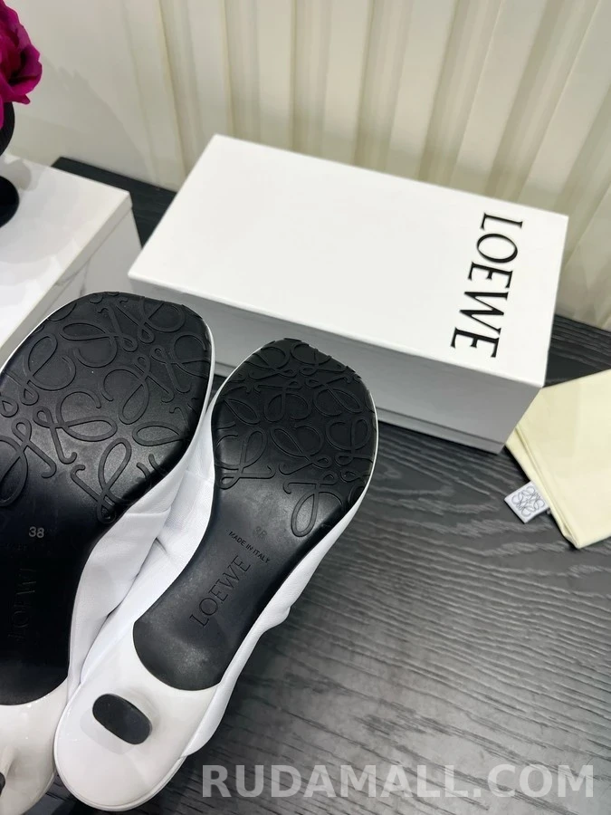 로에베 로에베 트위스트 램스킨 뮬 힐 상세 이미지