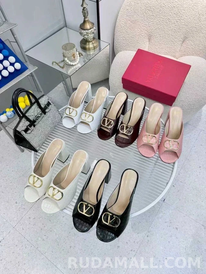 발렌티노 발렌티노 V 로고 엠보싱 샌들 상세 이미지