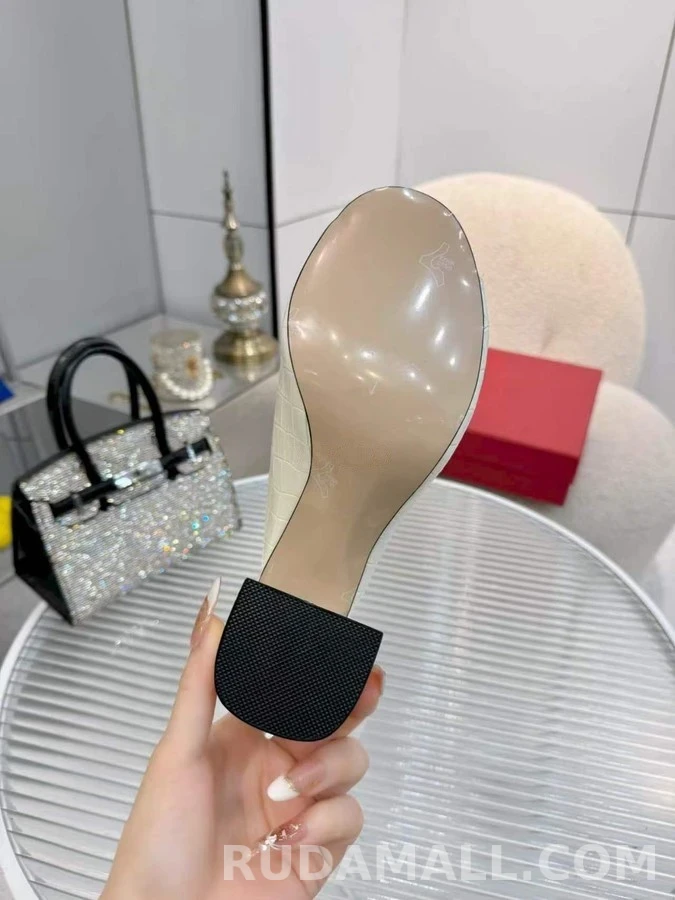 발렌티노 발렌티노 V 로고 엠보싱 샌들 상세 이미지