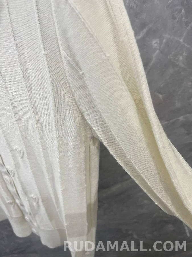 톰브라운 톰브라운 배색 칼라 플라워 자수 긴팔 티셔츠 상세 이미지