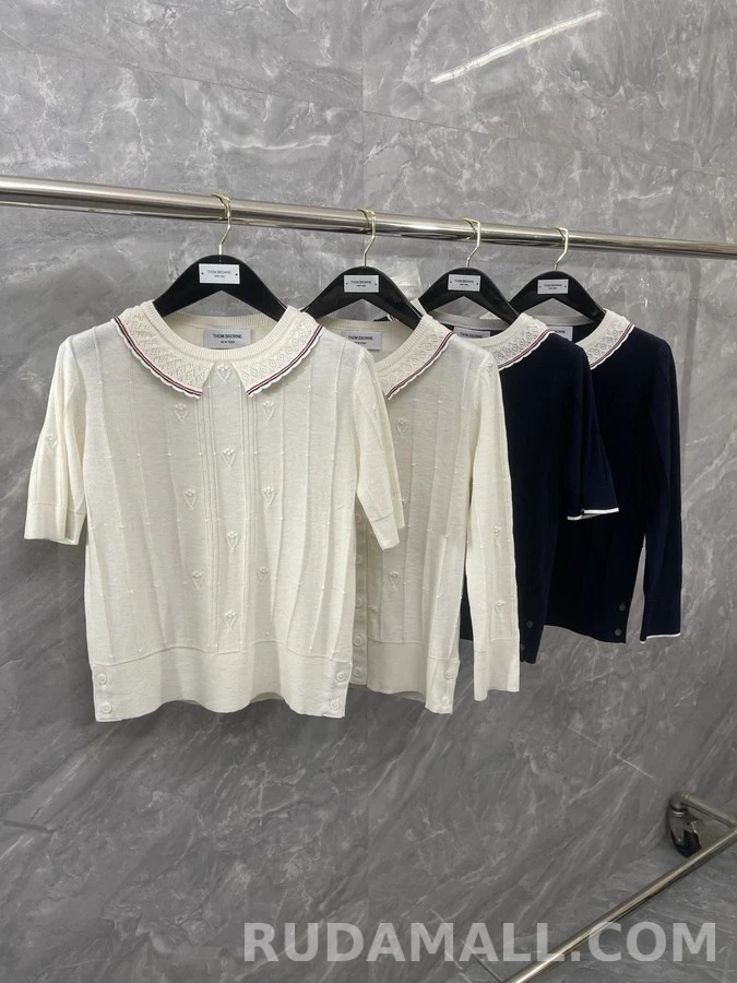 톰브라운 톰브라운 배색 칼라 플라워 자수 긴팔 티셔츠 상세 이미지