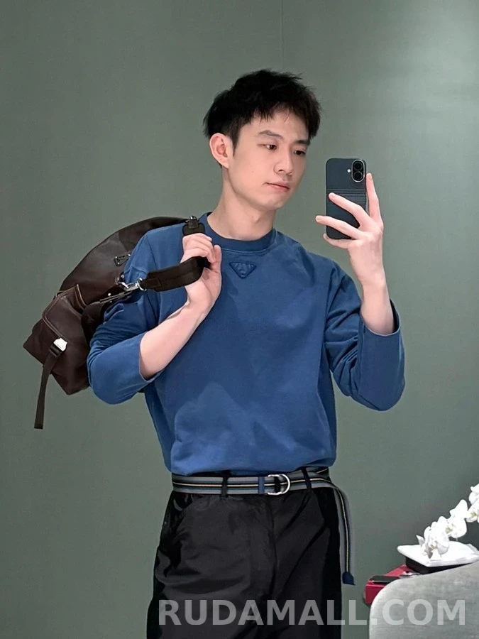 프라다 프라다 워싱 삼각 로고 긴팔 티셔츠 상세 이미지