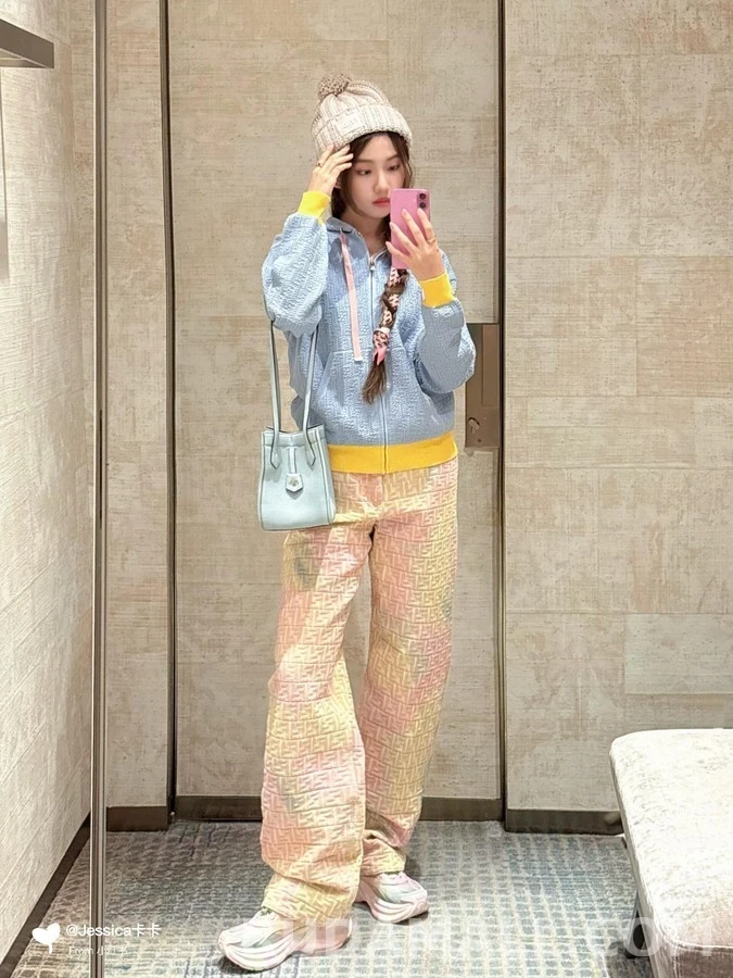 펜디 펜디 배색 니트 후드집업 상세 이미지