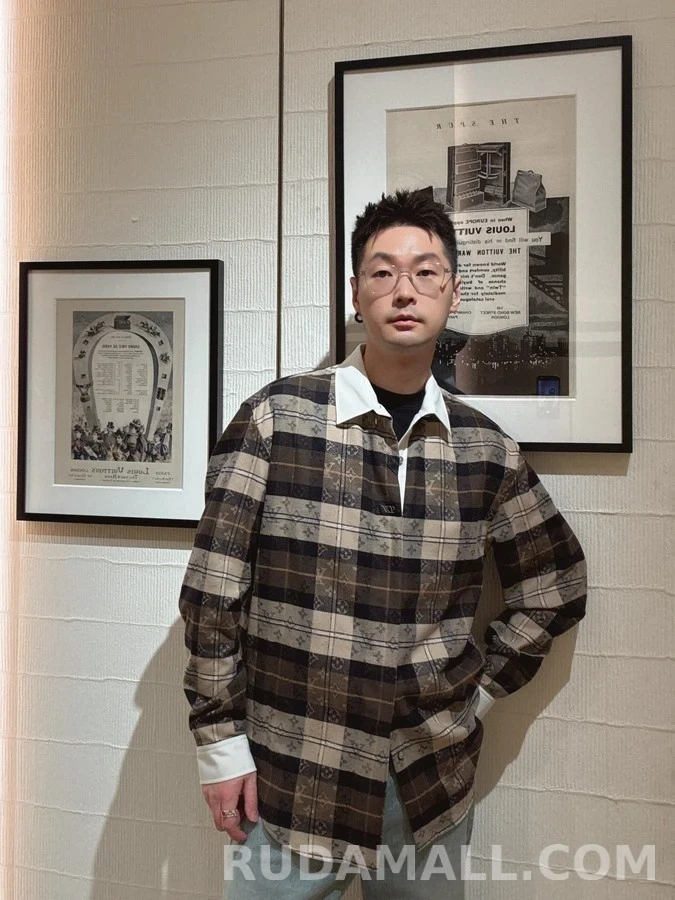 루이비통 루이비통 배색 카라 체크 긴팔 티셔츠 상세 이미지