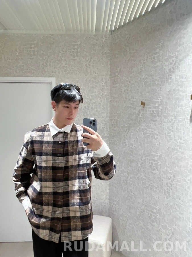 루이비통 루이비통 배색 카라 체크 긴팔 티셔츠 상세 이미지