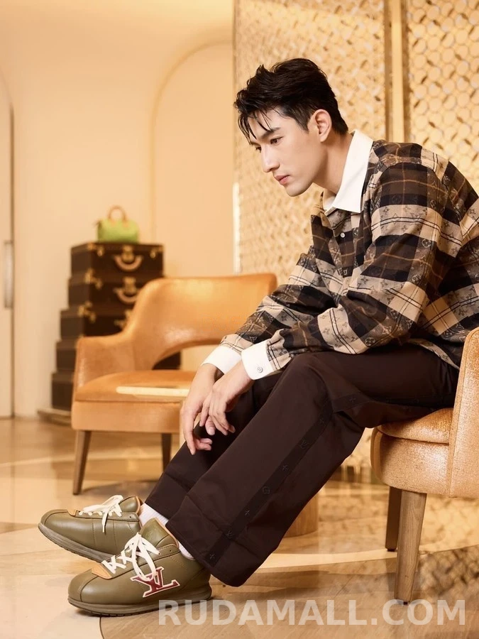 루이비통 루이비통 배색 카라 체크 긴팔 티셔츠 상세 이미지