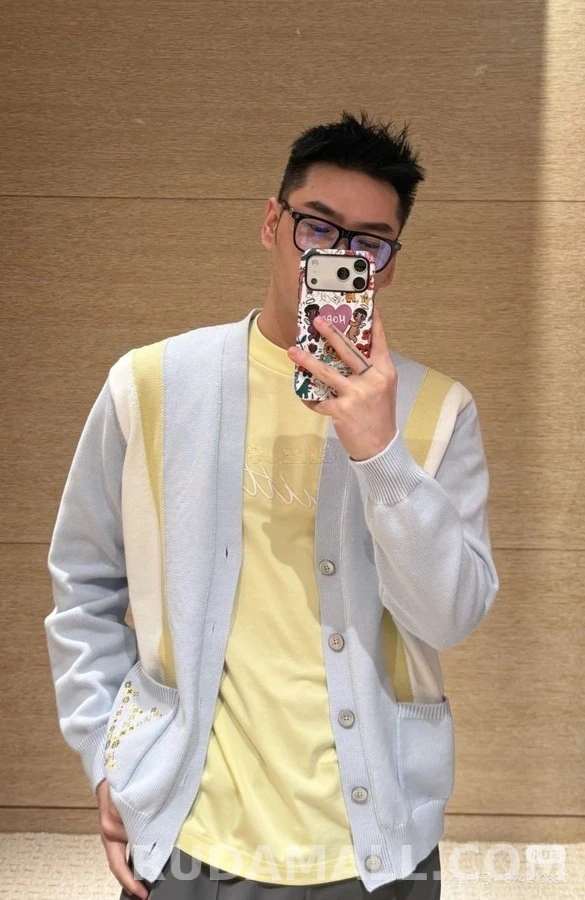 루이비통 루이비통 스트라이프 자수 로고 가디건 상세 이미지