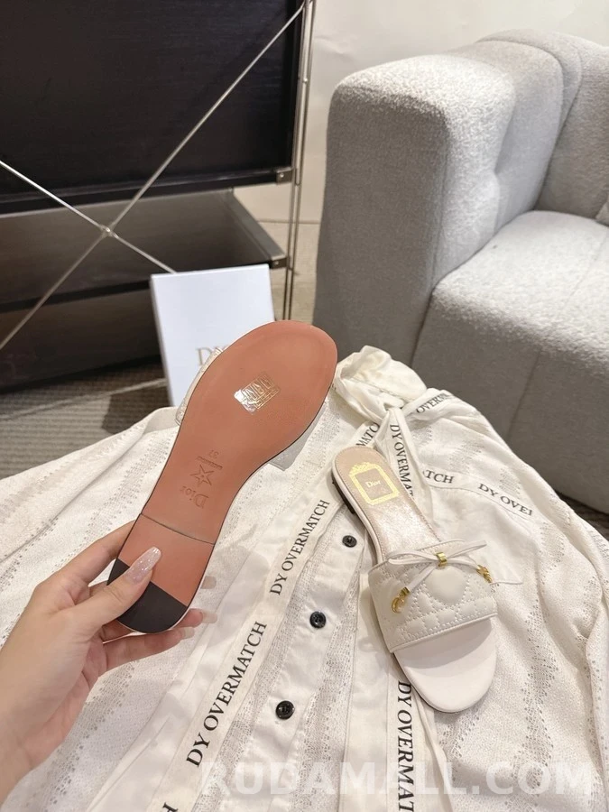 디올 디올 퀼팅 리본 D 로고 슬라이드 샌들 상세 이미지