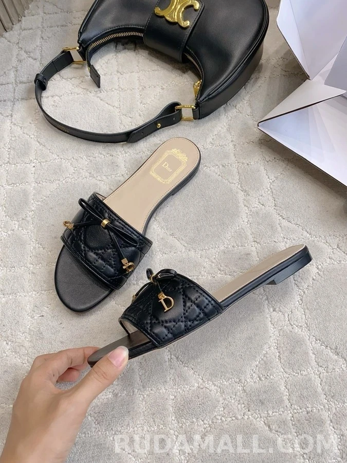 디올 디올 퀼팅 D 로고 슬라이드 상세 이미지