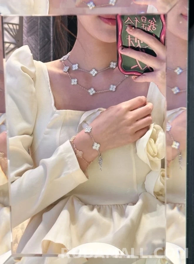 반클리프 아펠 반 클리프 아펠 클로버 다이아몬드 목걸이 상세 이미지