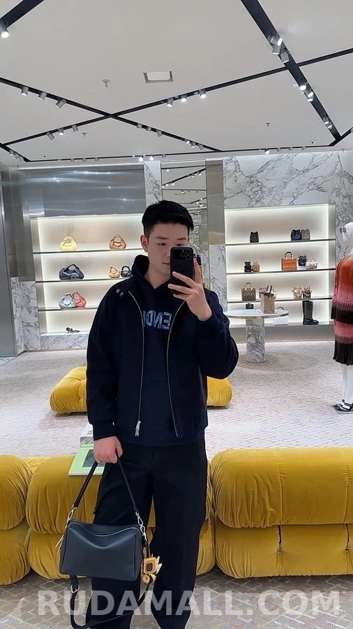 펜디 펜디 자수 핸드페인팅 로고 후드티 상세 이미지