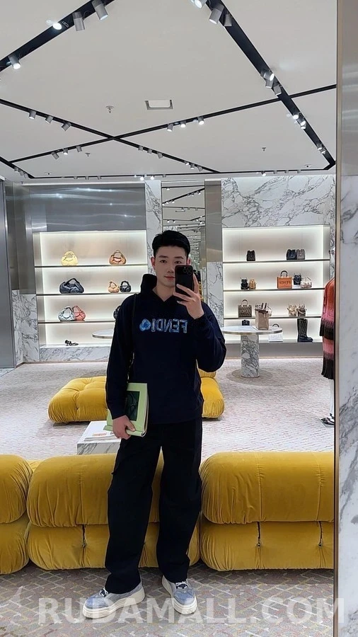 펜디 펜디 자수 핸드페인팅 로고 후드티 상세 이미지