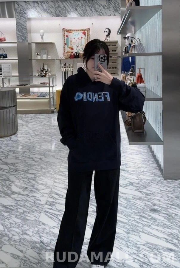 펜디 펜디 자수 핸드페인팅 로고 후드티 상세 이미지