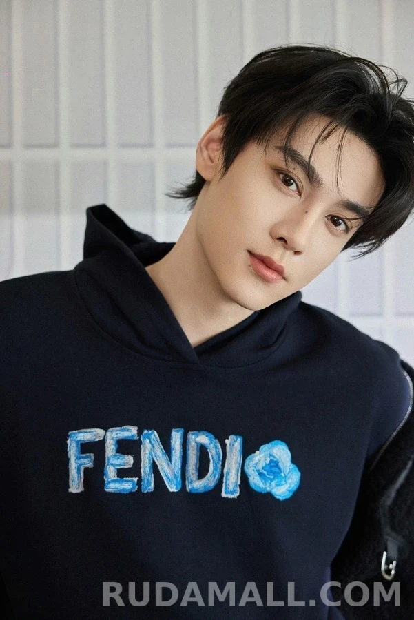 펜디 펜디 자수 핸드페인팅 로고 후드티 상세 이미지