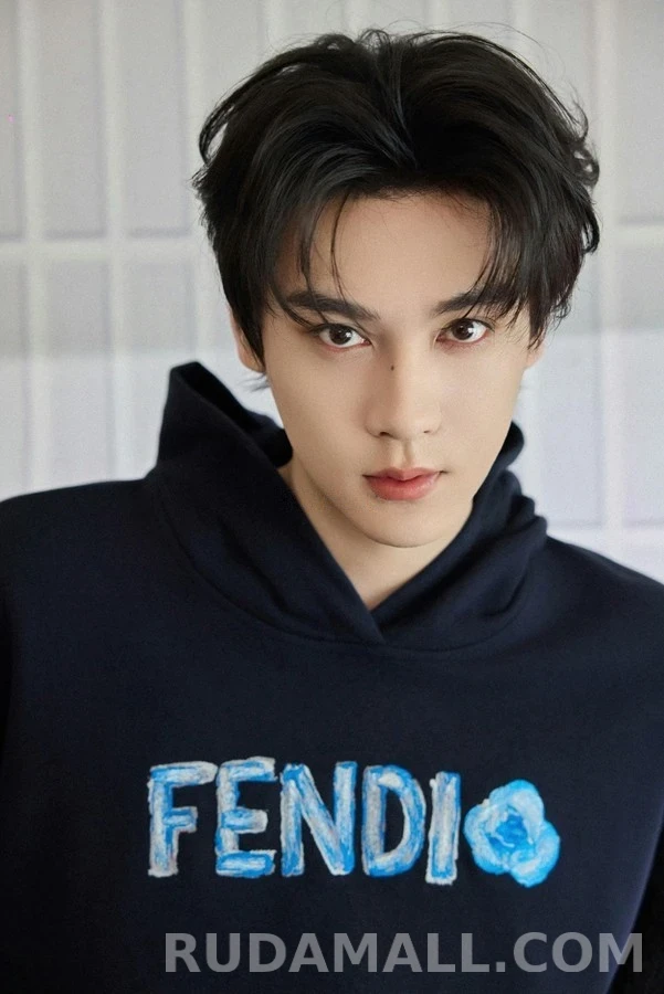 펜디 펜디 자수 핸드페인팅 로고 후드티 상세 이미지
