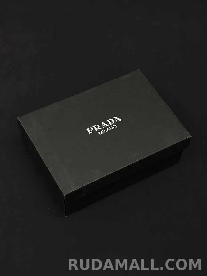 프라다 프라다 블랙앤화이트 로고 스니커즈 상세 이미지