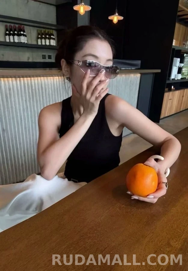 샤넬 샤넬 라인스톤 로고 선글라스 상세 이미지