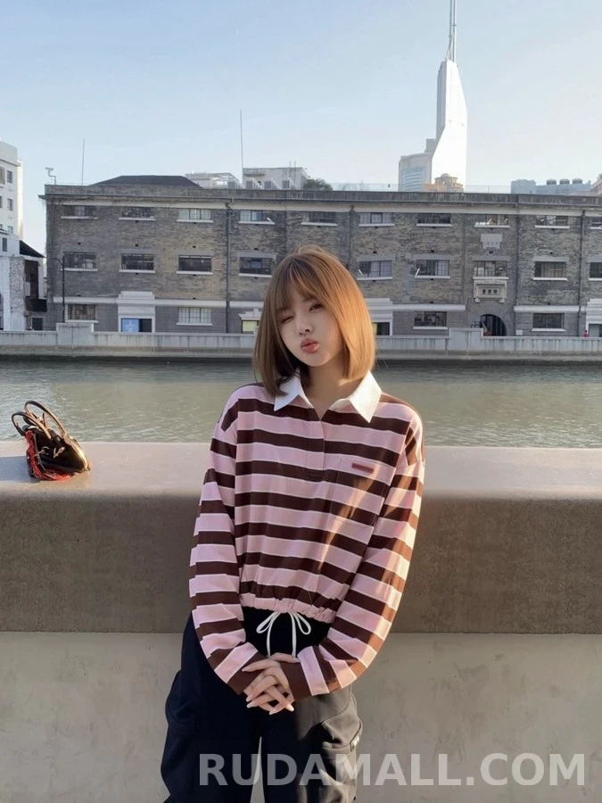 프라다 프라다 스트라이프 폴로 드로스트링 긴팔 티셔츠 상세 이미지