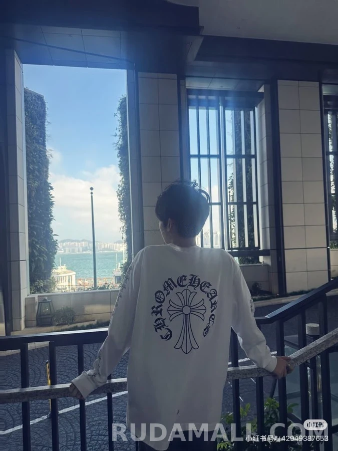 크롬하츠 크롬하츠 넥라인 스크립트 십자가 긴팔 티셔츠 상세 이미지