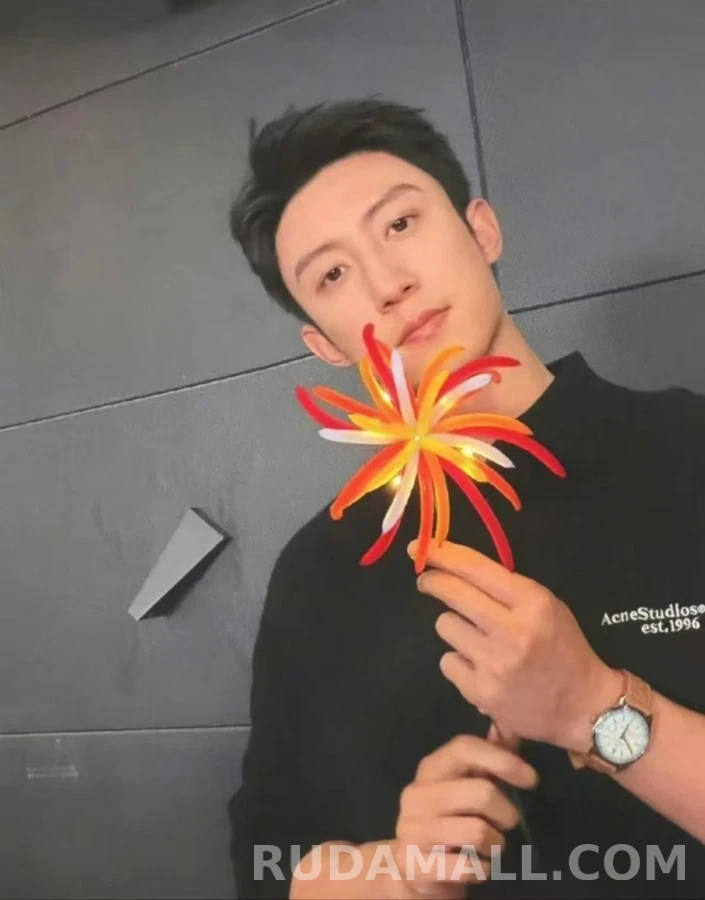 아크네 스튜디오 아크네 스튜디오 로고 자수 폴로 니트 상세 이미지