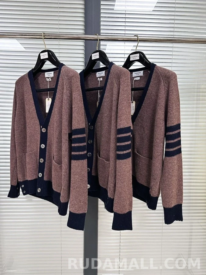 톰브라운 톰브라운 V넥 스트라이프 가디건 상세 이미지