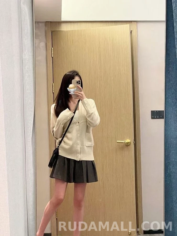 톰브라운 톰브라운 4바 스트라이프 니트 가디건 상세 이미지