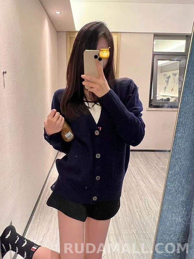 톰브라운 톰브라운 4바 스트라이프 브이넥 가디건 상세 이미지