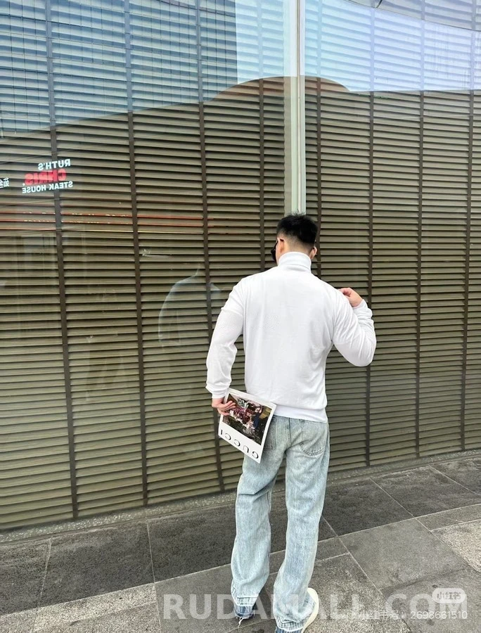 프라다 프라다 레터링 자수 터틀넥 니트 상세 이미지