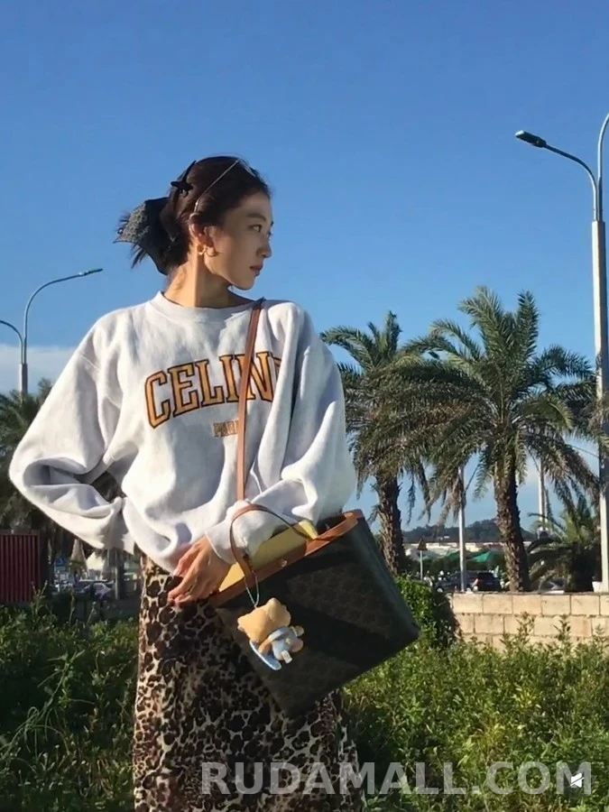 셀린느 셀린느 아치 레터링 맨투맨 상세 이미지