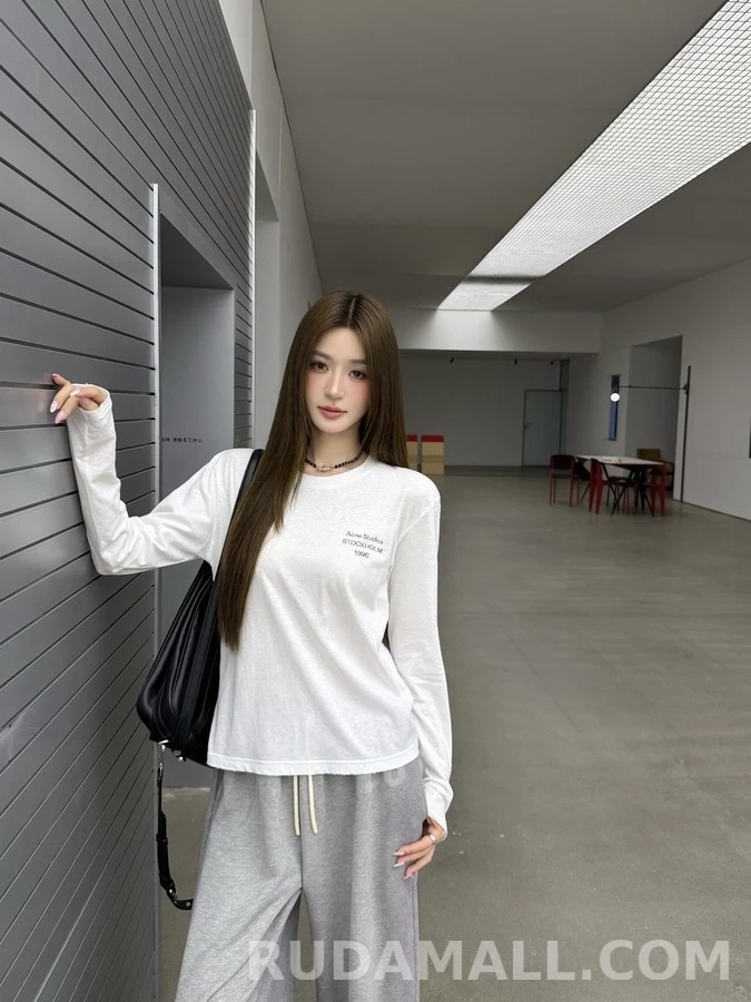 아크네 스튜디오 아크네 스튜디오 로고 프린트 긴팔 티셔츠 상세 이미지