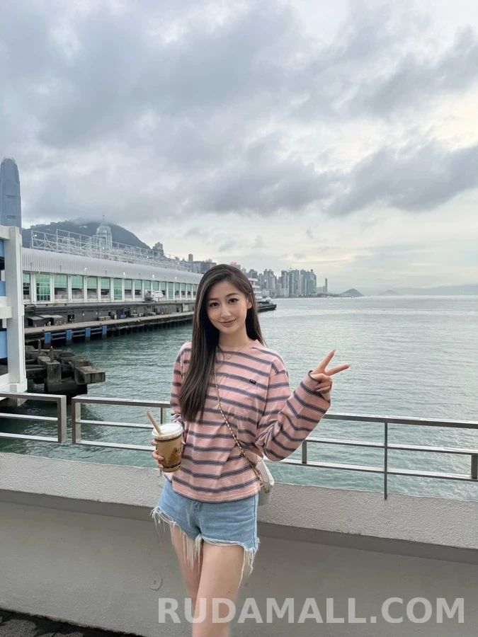 프라다 프라다 로고 스트라이프 긴팔 티셔츠 상세 이미지
