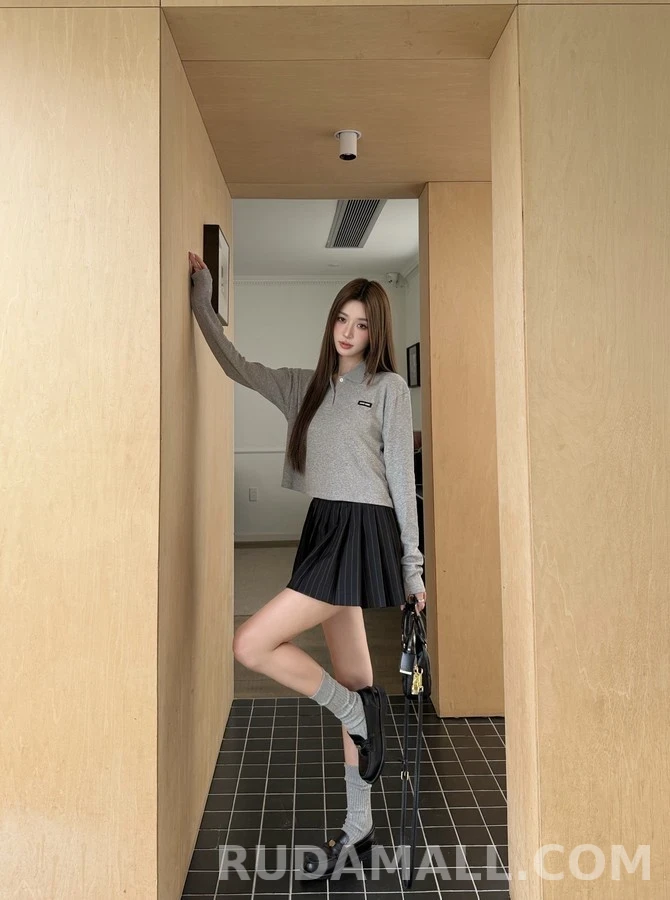 미우미우 미우미우 로고 크롭 폴로 긴팔 티셔츠 상세 이미지