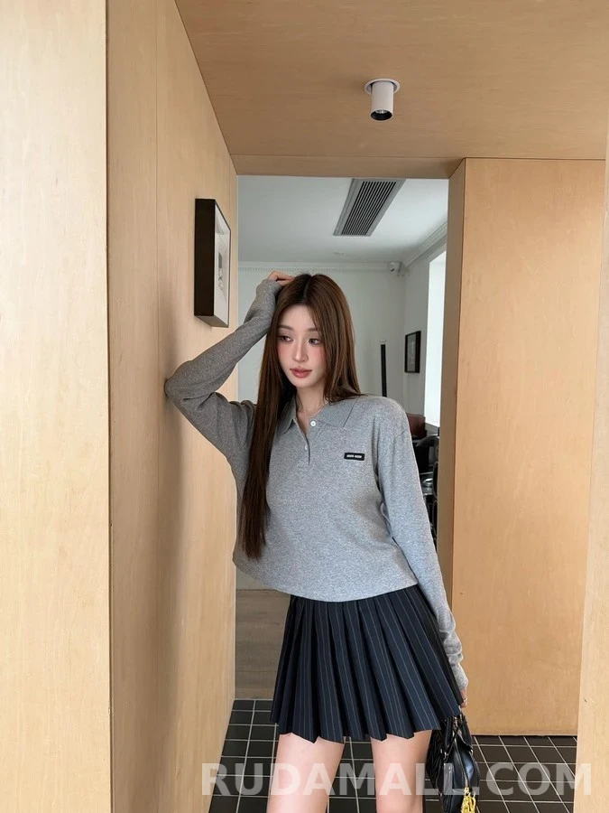 미우미우 미우미우 로고 크롭 폴로 긴팔 티셔츠 상세 이미지