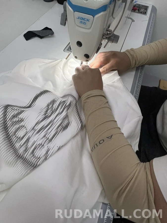 몽클레어 몽클레어 중첩 로고 맨투맨 상세 이미지