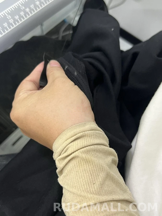 몽클레어 몽클레어 중첩 로고 맨투맨 상세 이미지