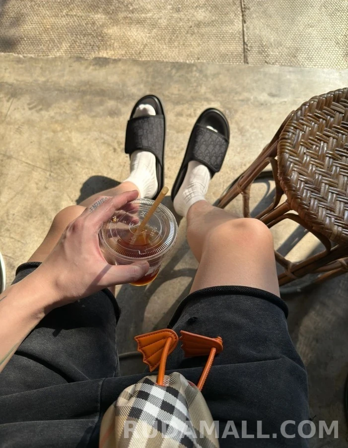 디올 디올 오블리크 슬라이드 샌들 상세 이미지