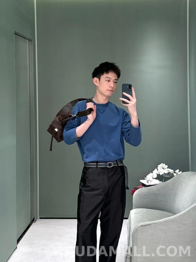 프라다 프라다 삼각 로고 긴팔 티셔츠 상세 이미지