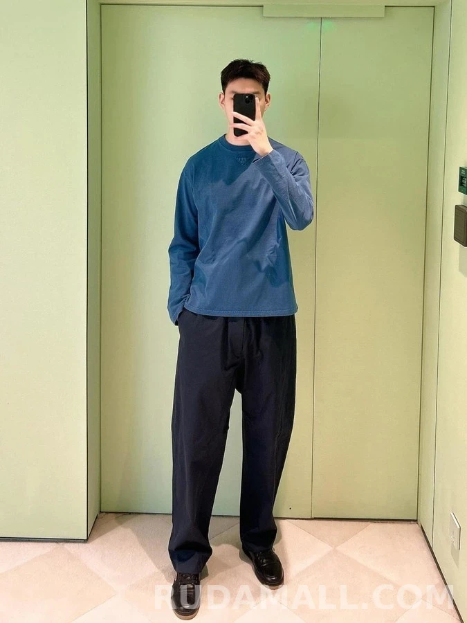 프라다 프라다 삼각 로고 긴팔 티셔츠 상세 이미지