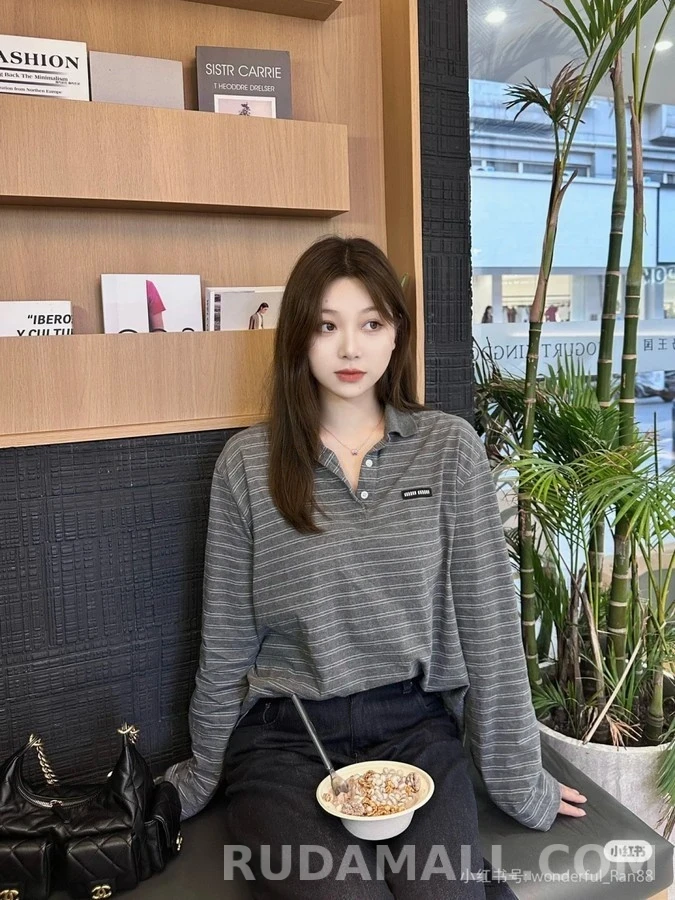 미우미우 미우미우 스트라이프 카라 긴팔 티셔츠 상세 이미지