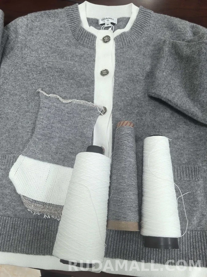 샤넬 샤넬 더블C 버튼 페이크 레이어드 가디건 상세 이미지