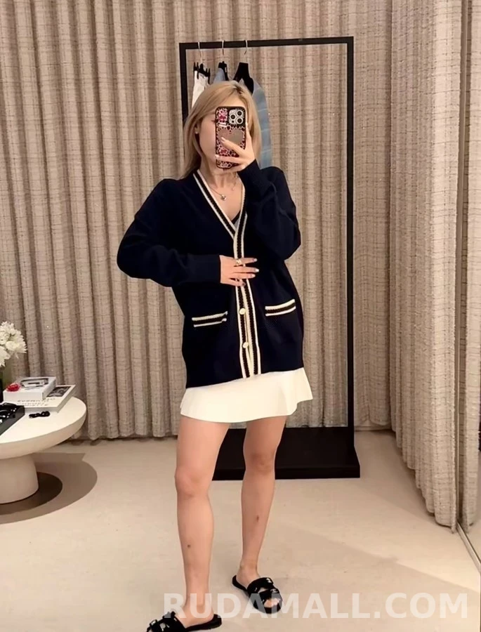 샤넬 샤넬 배색 스트라이프 V넥 가디건 상세 이미지