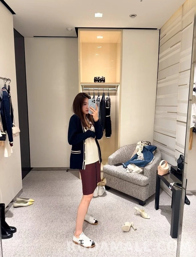 샤넬 샤넬 배색 스트라이프 V넥 가디건 상세 이미지