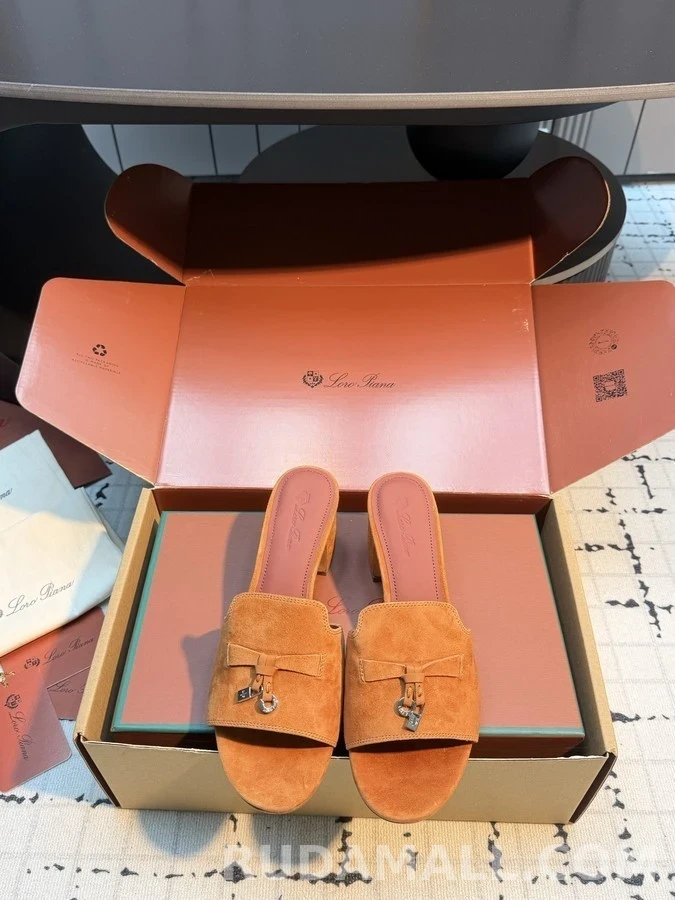 로로피아나 로로피아나 스웨이드 블록힐 샌들 상세 이미지