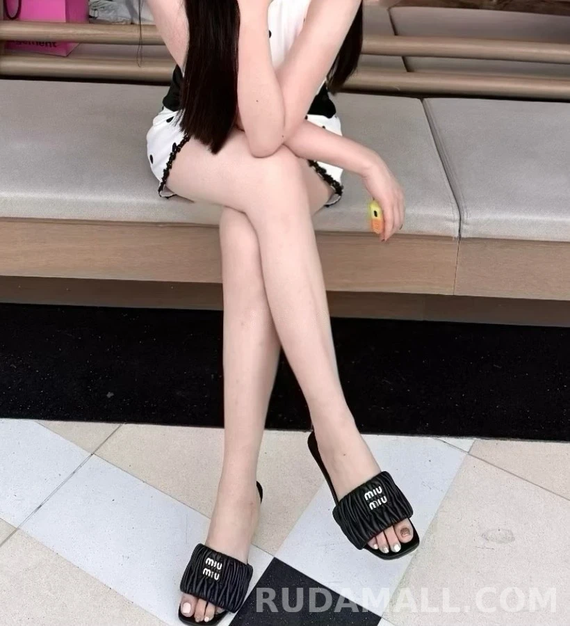 미우미우 미우미우 퀼팅 로고 슬라이드 샌들 상세 이미지