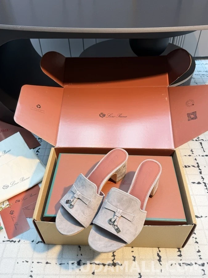 로로피아나 로로피아나 스웨이드 메탈참 오픈토 뮬 힐 상세 이미지