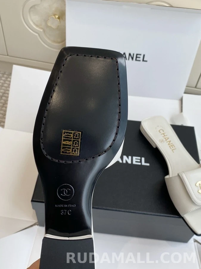 샤넬 샤넬 더블 C 턴락 플랫 샌들 상세 이미지