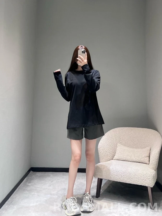 생로랑 생로랑 라운드넥 긴팔 티셔츠 상세 이미지
