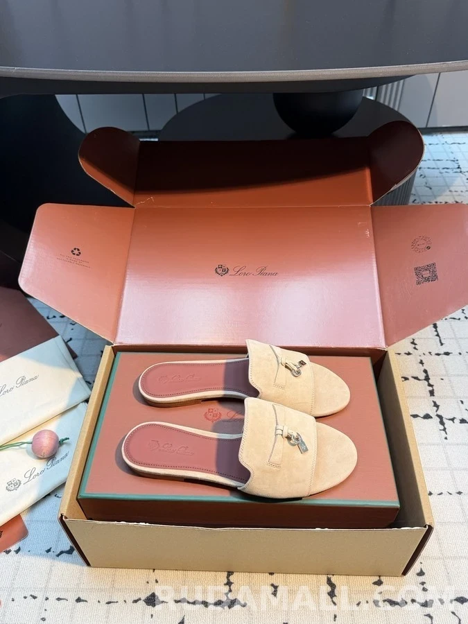 로로피아나 로로피아나 스웨이드 디테일 슬라이드 샌들 상세 이미지