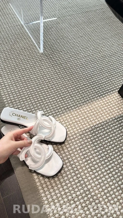 샤넬 샤넬 더블 C 로고 샌들 상세 이미지